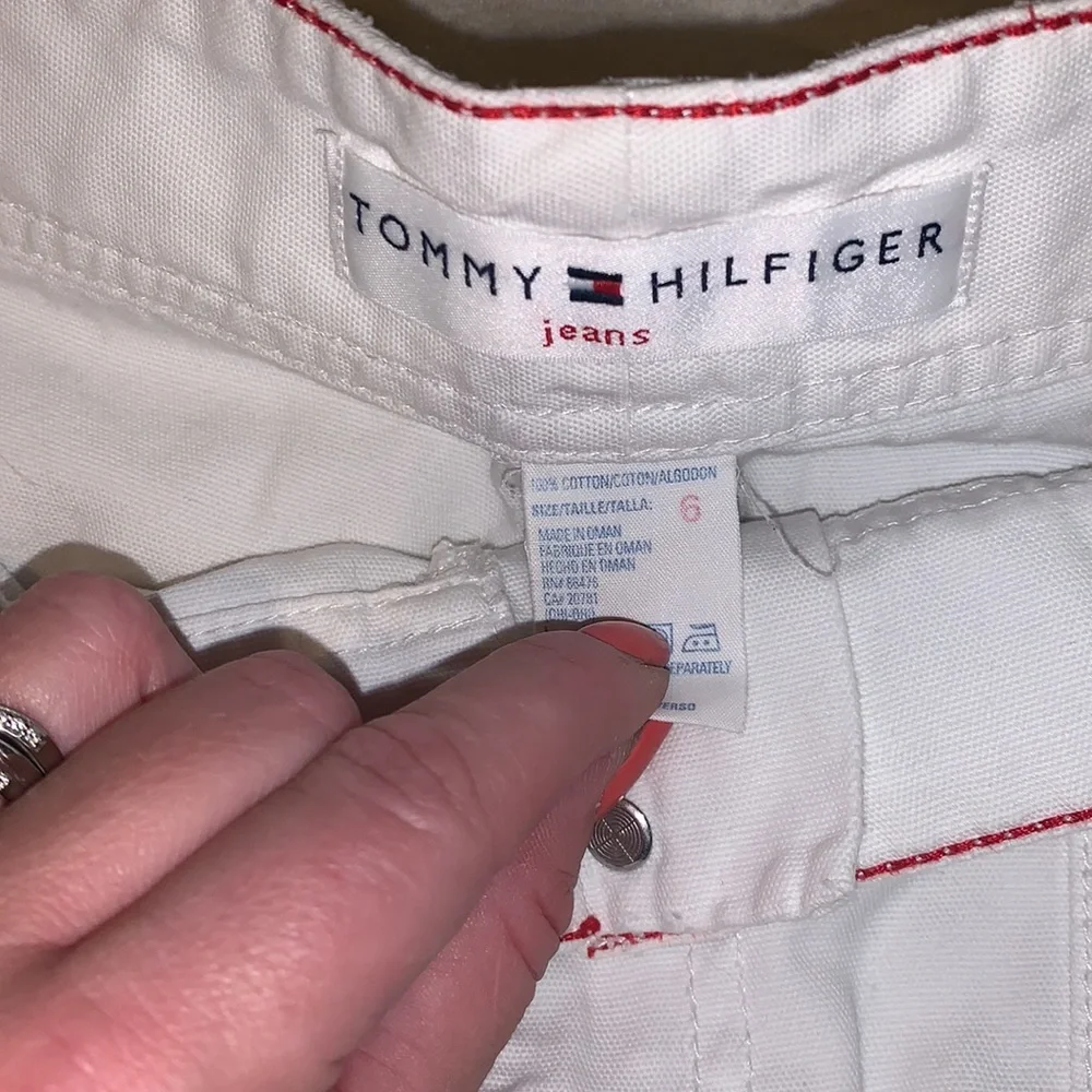 White Tommy shorts - Picture 2 of 3
